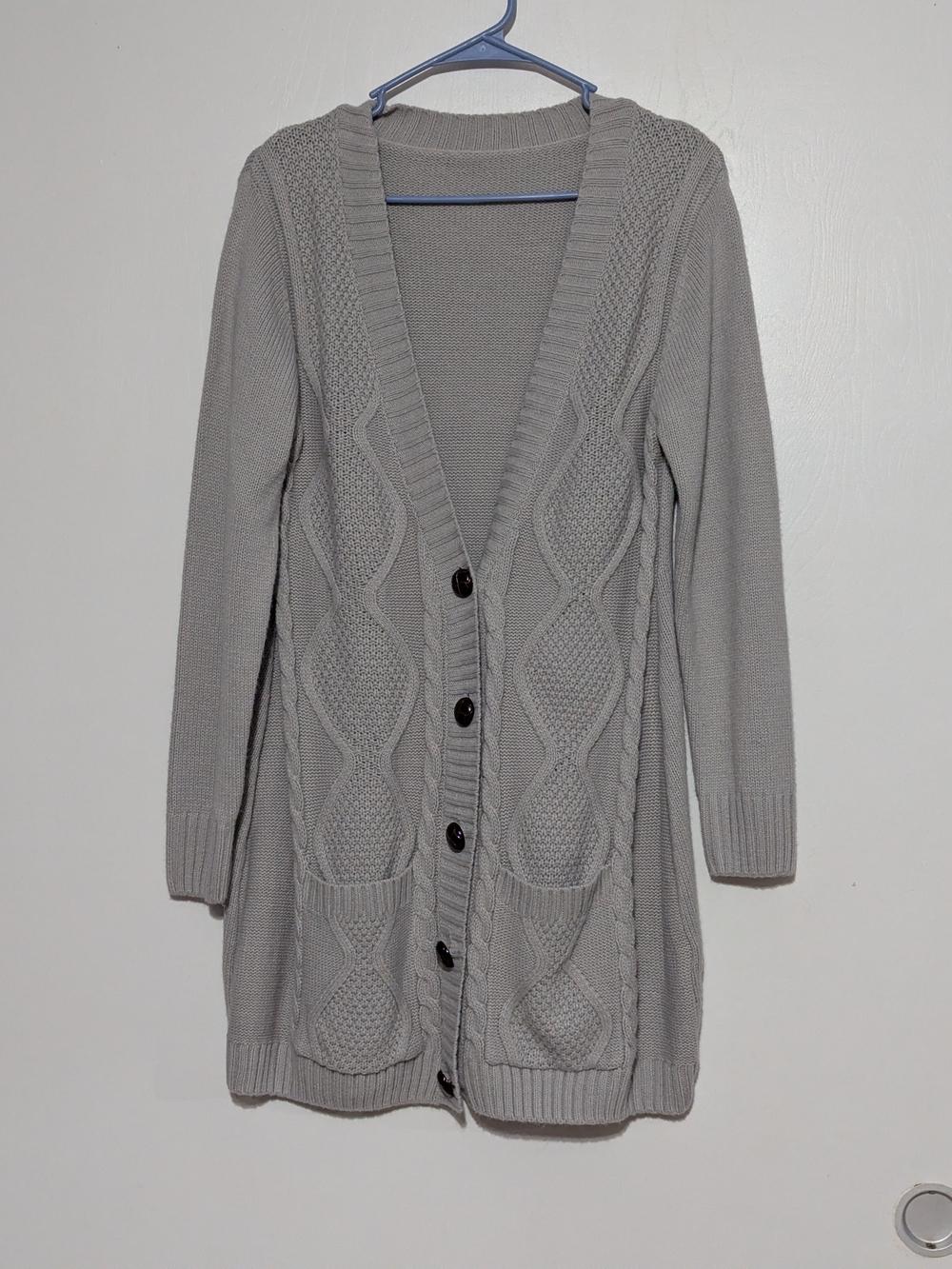 VENUS Long Cable-Knit Button Cardigan in Gray